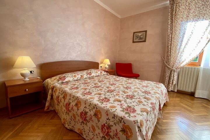 Room 2 of 61