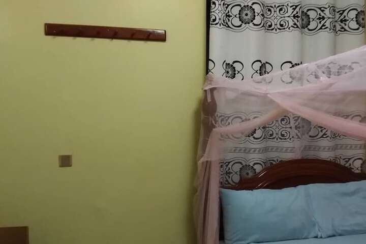 Room 3 of 20