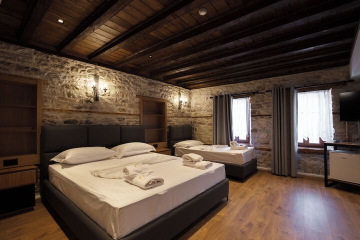 Room 13 of 42