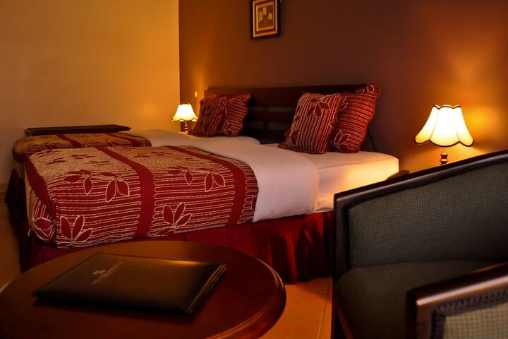 Room 4 of 96