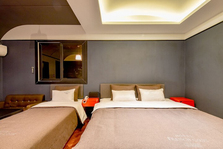 Room 8 of 84