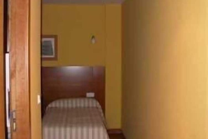 Room 4 of 7