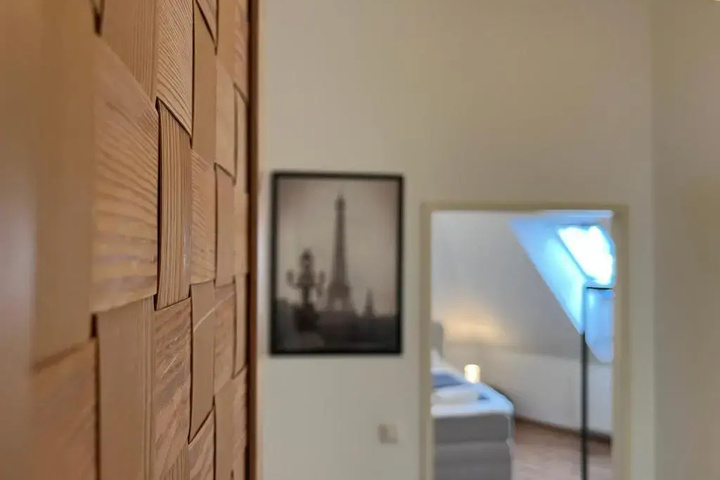 Room 4 of 12