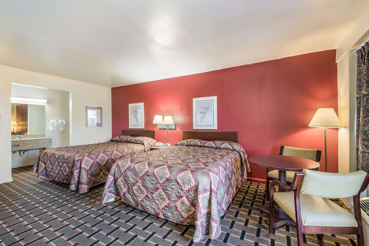 Queen Bed Kitchenette (5 of 5)