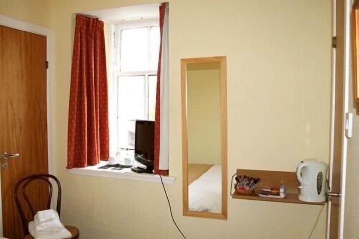 Room 8 of 13