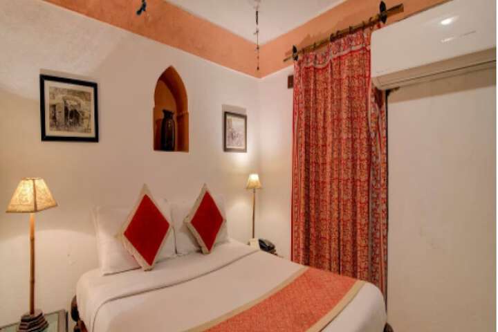 Room 3 of 102