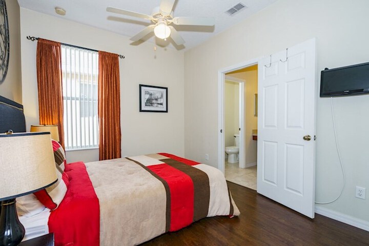 Room 2 of 28