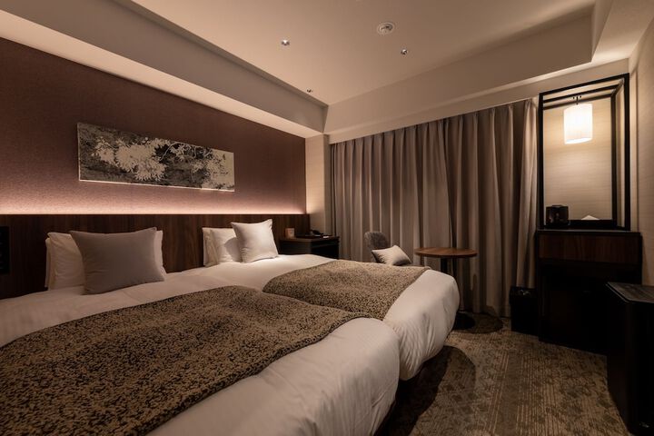 Room 4 of 40