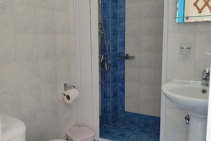 Room 17 of 25