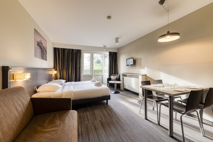 Room 3 of 56