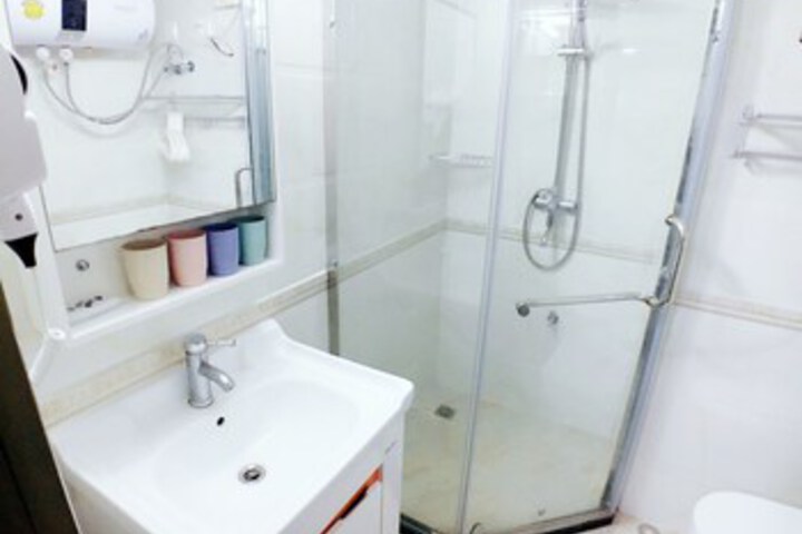 Room 2 of 20