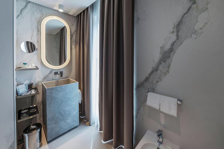 Room 50 of 93