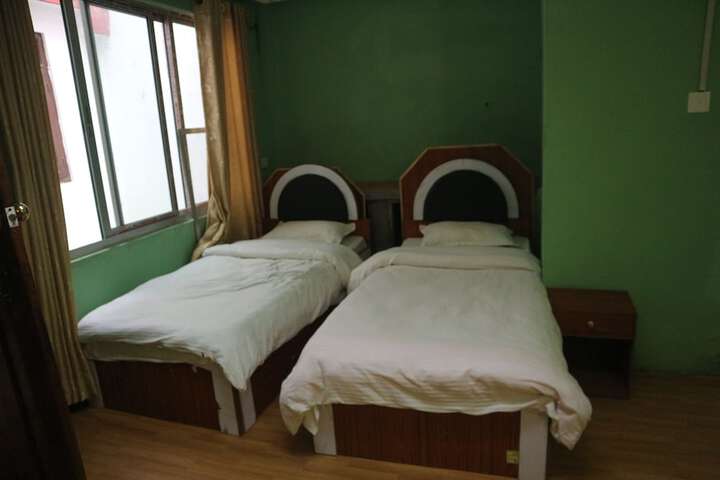 Room 7 of 16