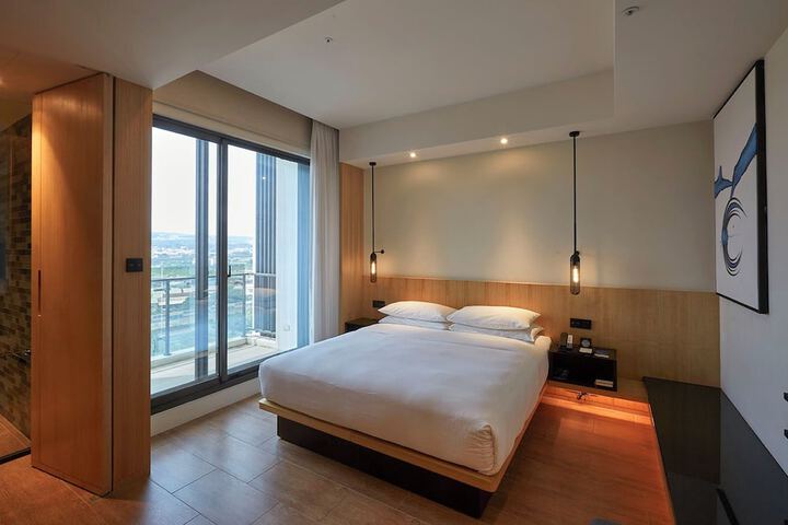 Room 18 of 36