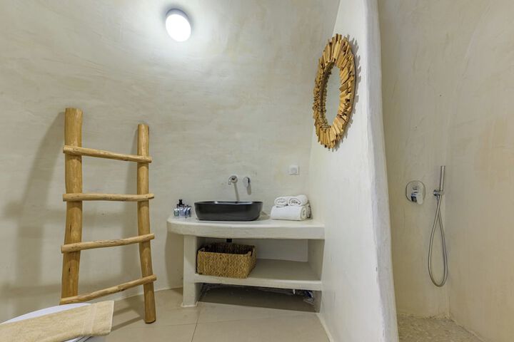 Room 27 of 102