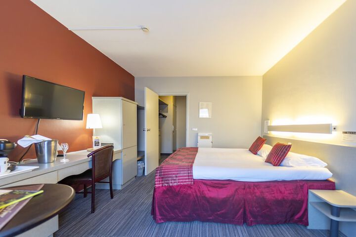 Room 18 of 61