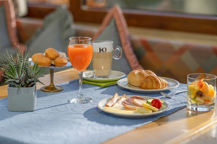Breakfast/Coffee Service 28 of 35
