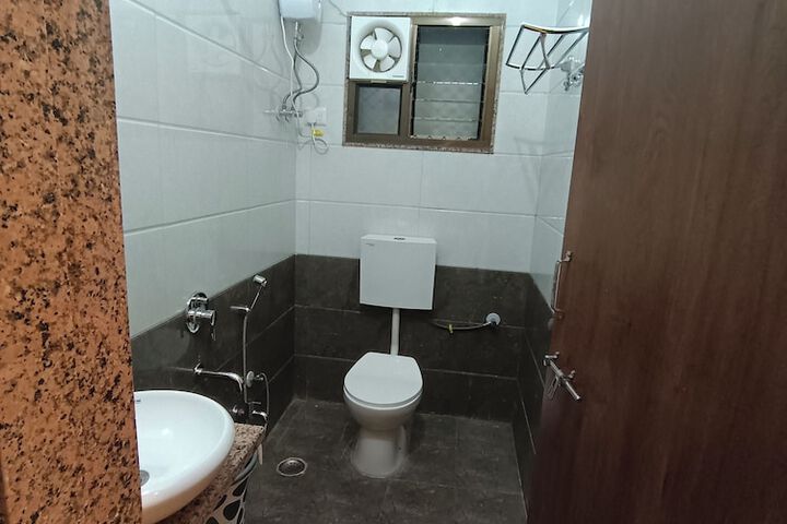 Room 40 of 77
