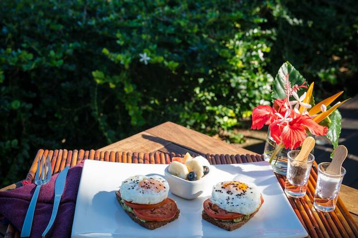 Breakfast/Coffee Service 24 of 36