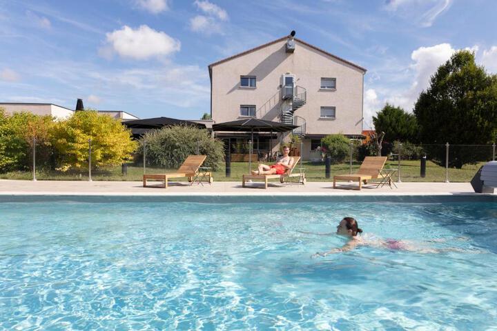 Pool 19 of 23