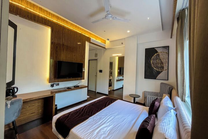 Room 2 of 6