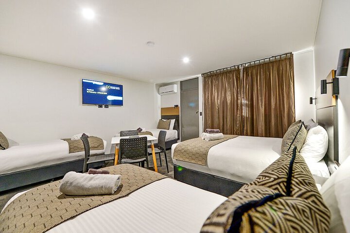 Room 32 of 59