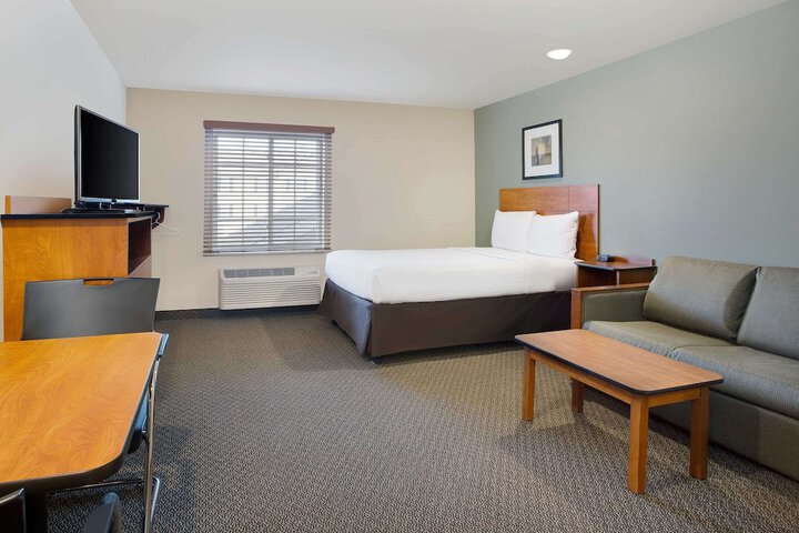 1 Double Bed Accessible (10 of 12)