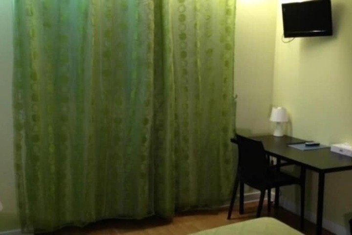 Room 6 of 10