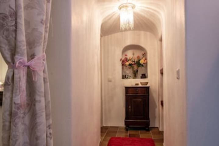 MEZZO CAVE HOUSE