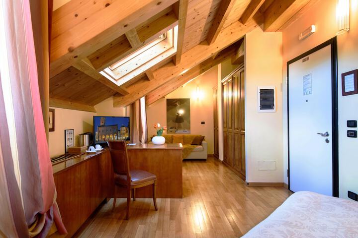 Room 8 of 35
