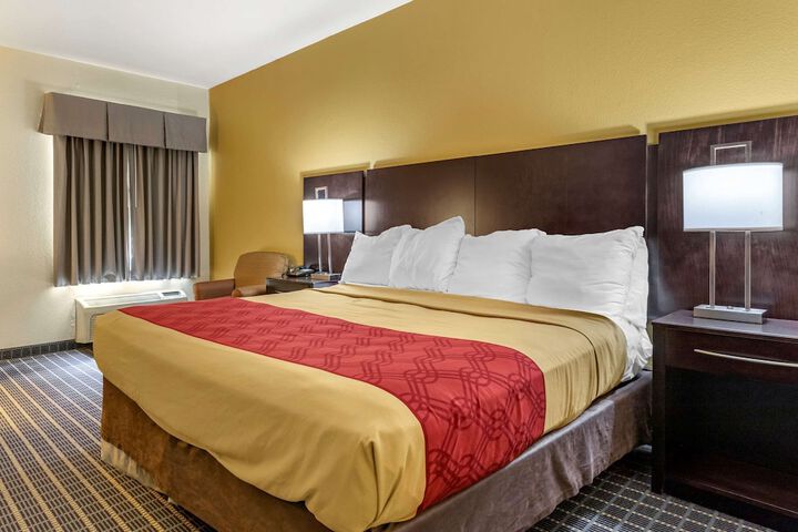1 King Bed (5 of 16)
