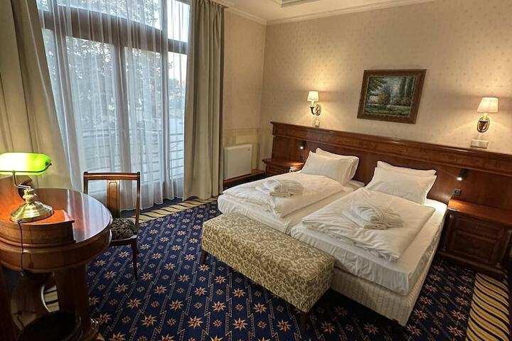 Room 35 of 143