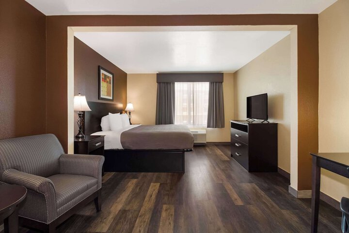 Standard King Bed Accessible (10 of 22)