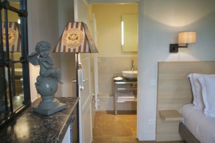 Room 16 of 30