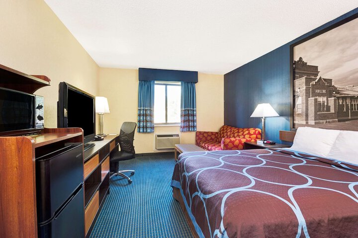 1 Queen Bed Accessible Room (11 of 13)