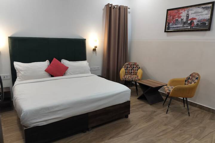 Room 32 of 48