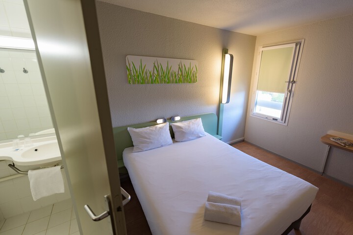 Room 5 of 40