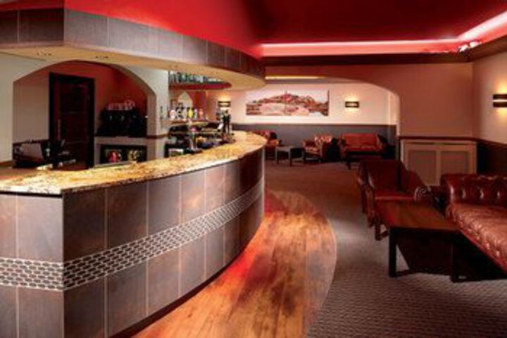 Lounge 18 of 29