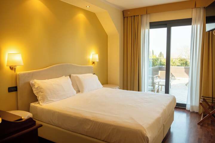 Room 10 of 49