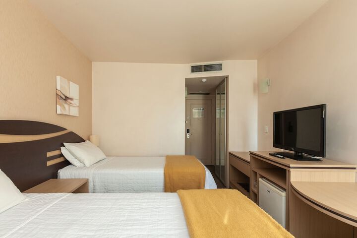 Room 4 of 28