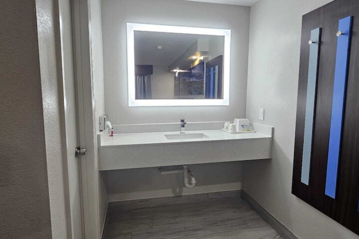2 Double Bed Mobility Accessible (4 of 18)