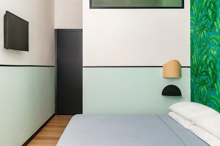 Room 16 of 32