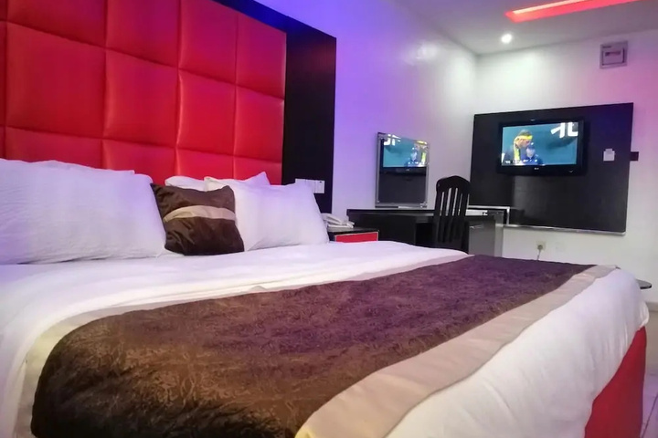 Room 3 of 15