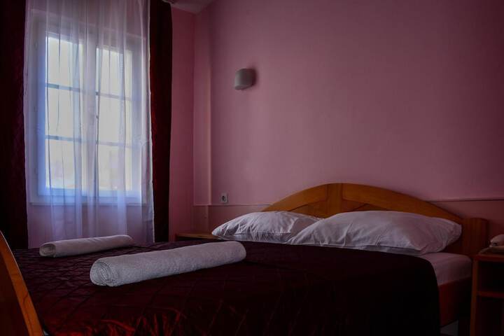 Room 10 of 34
