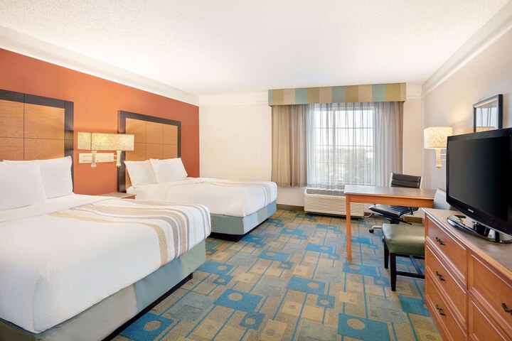2 Double Beds (5 of 7)