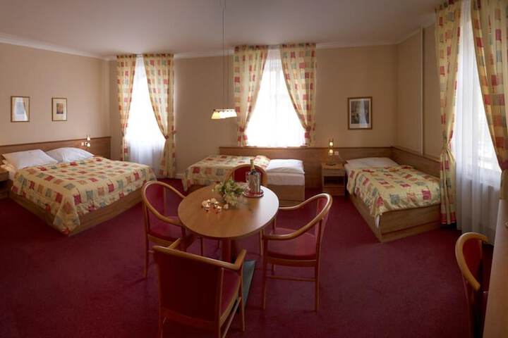 Room 16 of 36