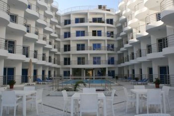 Hotel Exterior 4 of 34