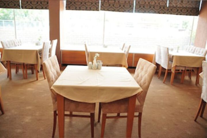 Dining 73 of 93