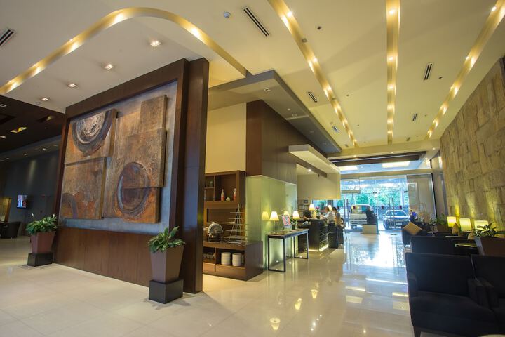 Entrance & Lobby