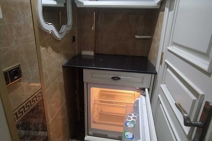 Mini-refrigerator